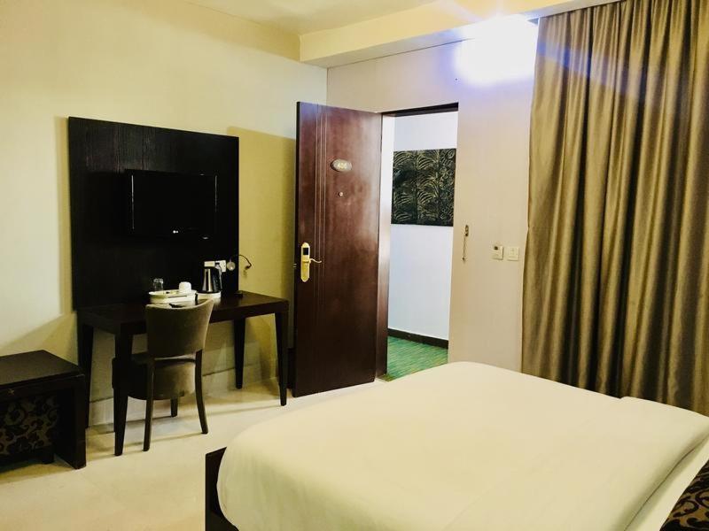 BW Starfire Hotel Икеджа Екстериор снимка